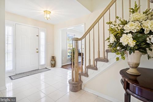 8495 Silverview Dr, Lorton, VA 22079-4406