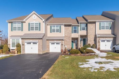 1214 Hustis Dr, Fishkill, NY 12524-4968