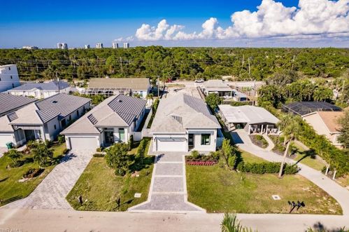 787 110th Ave, Naples FL  34108-1819 exterior