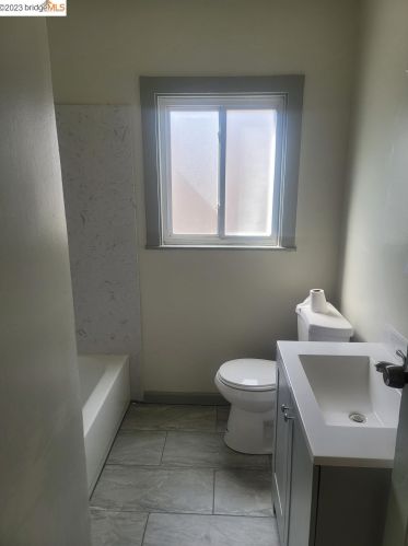 2215 88th Ave, Oakland CA  94605-3923 exterior