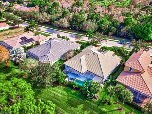 471 Saddlebrook Ln, Naples, FL 34110-1379