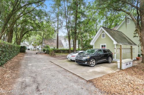 121 Bartram Dr, Beaufort SC  29902-5700 exterior
