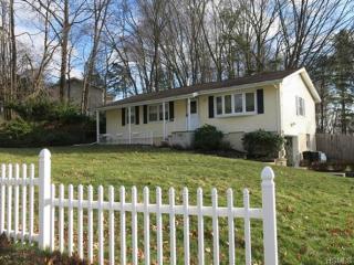 21 Victoria Dr, Airmont, NY 10901-6624