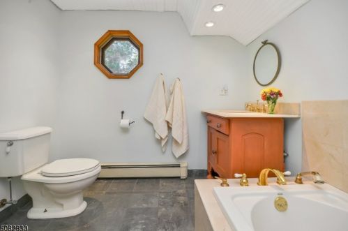25 Darmstatter Rd, Skyline Lakes NJ  07456-1301 exterior