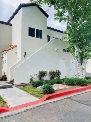 24429 Valle Del Oro, Santa Clarita CA  91321-4283 exterior