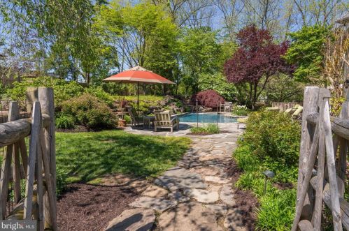 5 Gregory Ln, Newtown Square PA  19073-1518 exterior