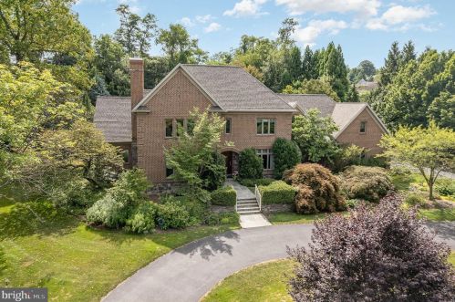 18 Westwind Dr, Lemoyne, PA 17043-1233