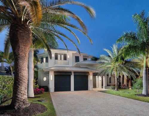 555 Fairway Ter, Naples, FL 34103-4418