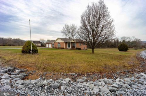 20 Gideon Ln, Falling Waters WV exterior