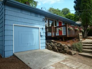4040 110th St, Seattle, WA 98125-5807