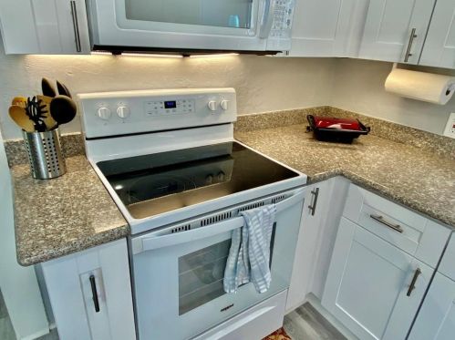 811 10 St, Galveston TX 77550-5118 exterior