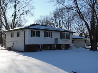 1437 Deerwood Dr, Neenah, WI 54956-1801