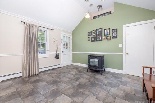 1230 East St, Southington, CT 06489-4406
