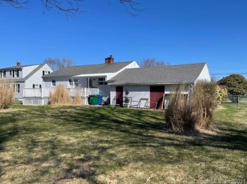 30 Mary St, Waterford, CT 06385-1325