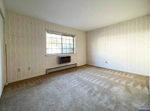 2015 Hawthorne Ln, Mahwah NJ  07430-3495 exterior