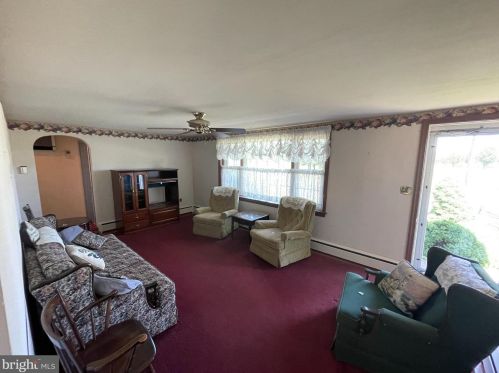 1412 Holland Rd, Southampton PA  18966-2707 exterior