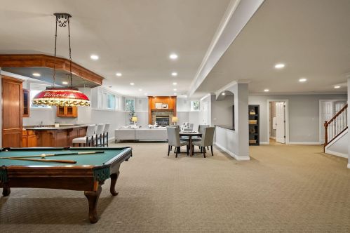 917 Evergreen Cir, Chenequa WI  53029-8636 exterior