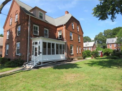 27 Blackstone St, Cumberland, RI 02864-7027