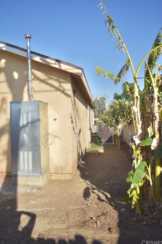 8123 Noble Ave, Van Nuys CA 91402-4509 exterior