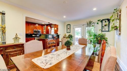 12 Hickory St, Cranford NJ  07016-3045 exterior