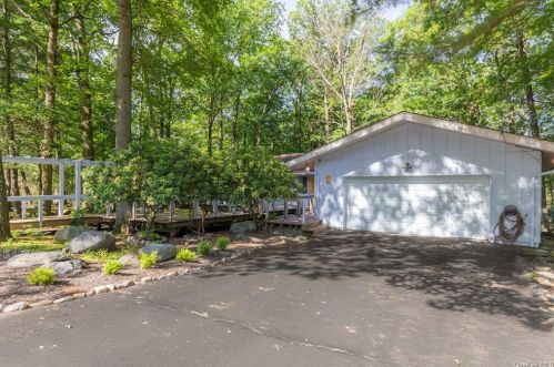 9 Sherwood Ridge Rd, Airmont, NY 10901-1409