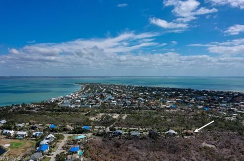 966 Greenwood Ct, Sanibel, FL 33957-3631
