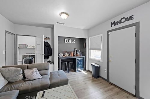 5516 Fulton Ave, Van Nuys CA  91401-5332 exterior