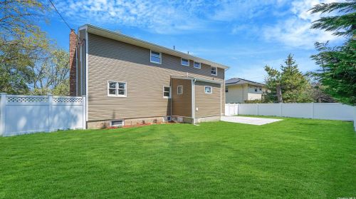 2092 Skipper Ct, North Bellmore NY  11710-3011 exterior