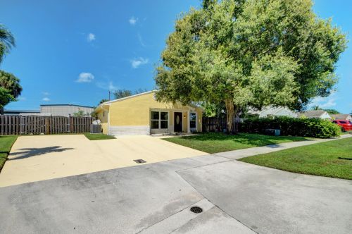 10215 Mikado Ln, West Palm Beach, FL 33411-3154