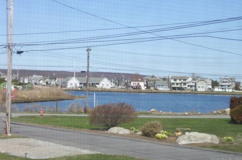 8 Cove St, Groton CT  06340-8909 exterior