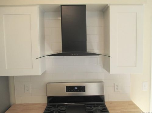 140 Villagegreen Ct, Warwick NY  10990-4238 exterior