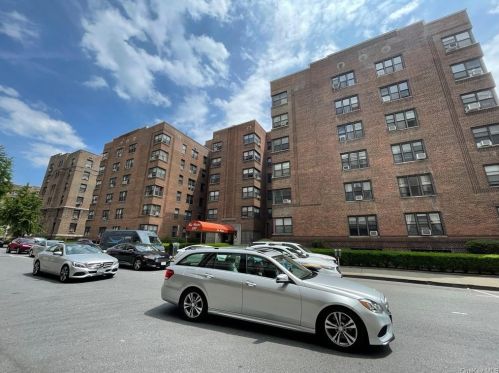 210 Martine Ave, White Plains NY  10601-3403 exterior