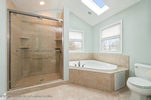 15 Hawthorne Ave, Holmdel Village NJ 07733-1035 exterior