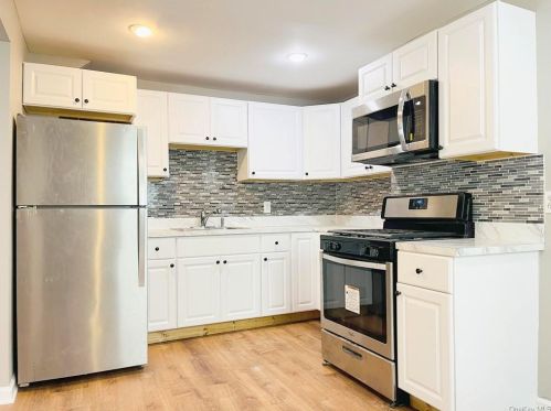 327 6th Ave, Mount Vernon NY  10550-4113 exterior