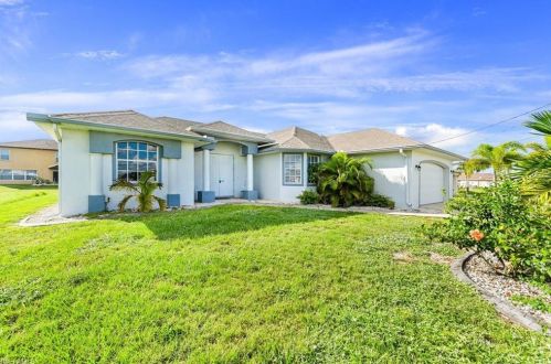 214 27th Pl, Cape Coral, FL 33993-7092