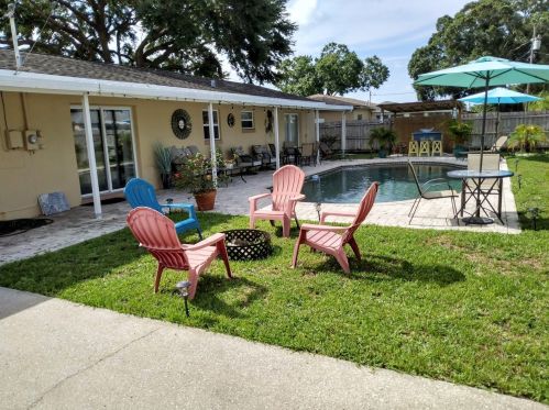 6544 16th St, Saint Petersburg, FL 33702-7208