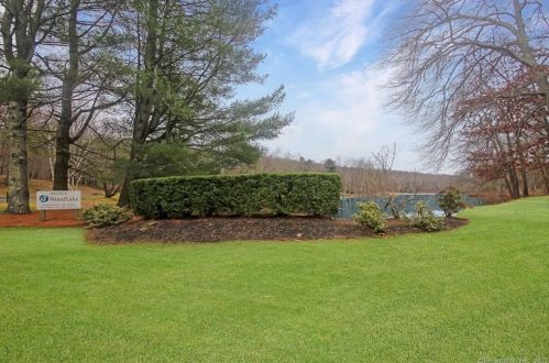 2 Alder Ct, Woodbury, CT 06798-3221