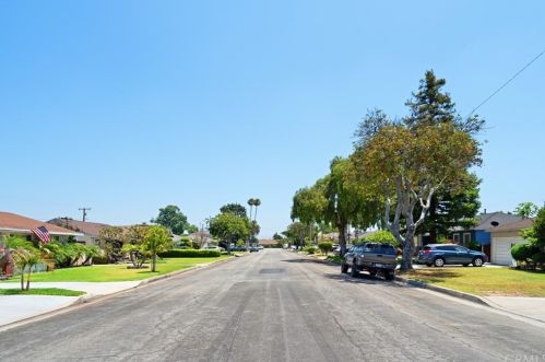 7862 Kingbee St, Downey CA  90242-3420 exterior