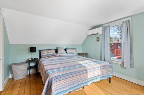 3 Riverside Pl, Gales Ferry CT  06335-1442 exterior