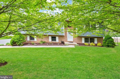 65 Woodland Dr, Shrewsbury, PA 17361-1235
