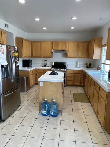 13135 Acacia Ave, Victorville CA  92392-6398 exterior