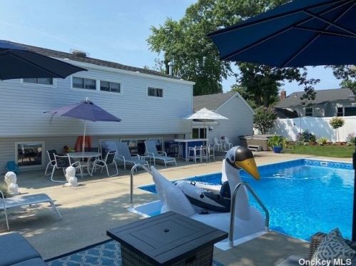 63 Winnecomac Ave, Deer Park, NY 11729-6038