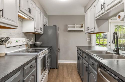 75 Ledgeview Dr, Rochester NH  03839-5618 exterior