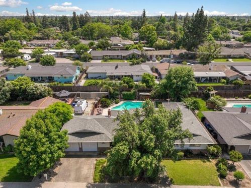 504 Greenwich Ln, Modesto CA  95350-1506 exterior