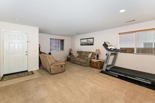 12383 Griffin Ln, Victorville, CA 92395-7816