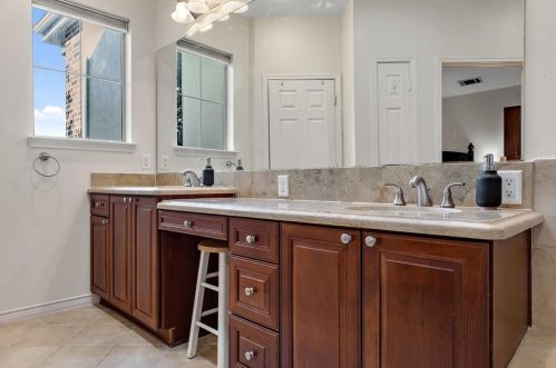 1224 Lake Pointe Way, Richardson TX  75080-8409 exterior