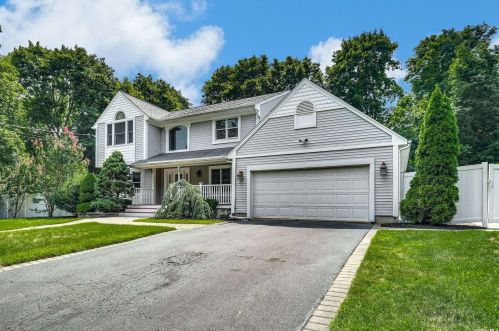 6 Belknap Dr, Northport, NY 11768-3402