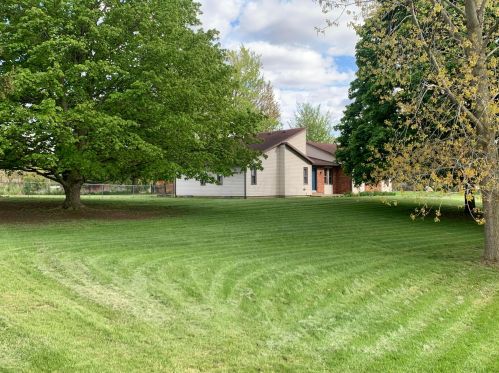 2604 Choctaw Dr, London, OH 43140-9082