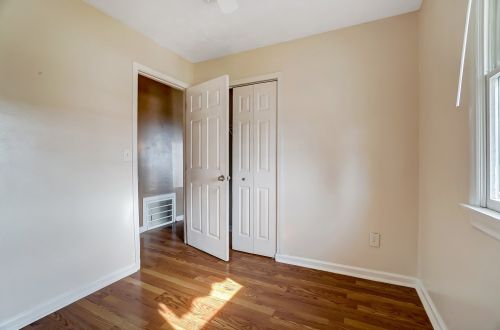 19 Plymouth Ln, Covington KY 41018-2757 exterior