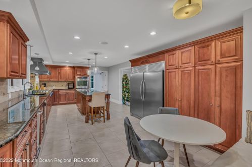 34 Windsor Dr, Little Silver NJ  07739-1311 exterior